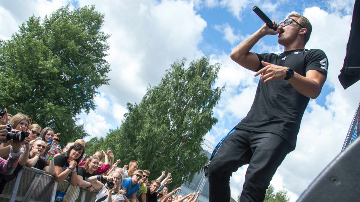 Emma-pystejä rohmunneet Haloo Helsinki! ja Cheek Kalajoen juhannukseen |  Yle Uutiset