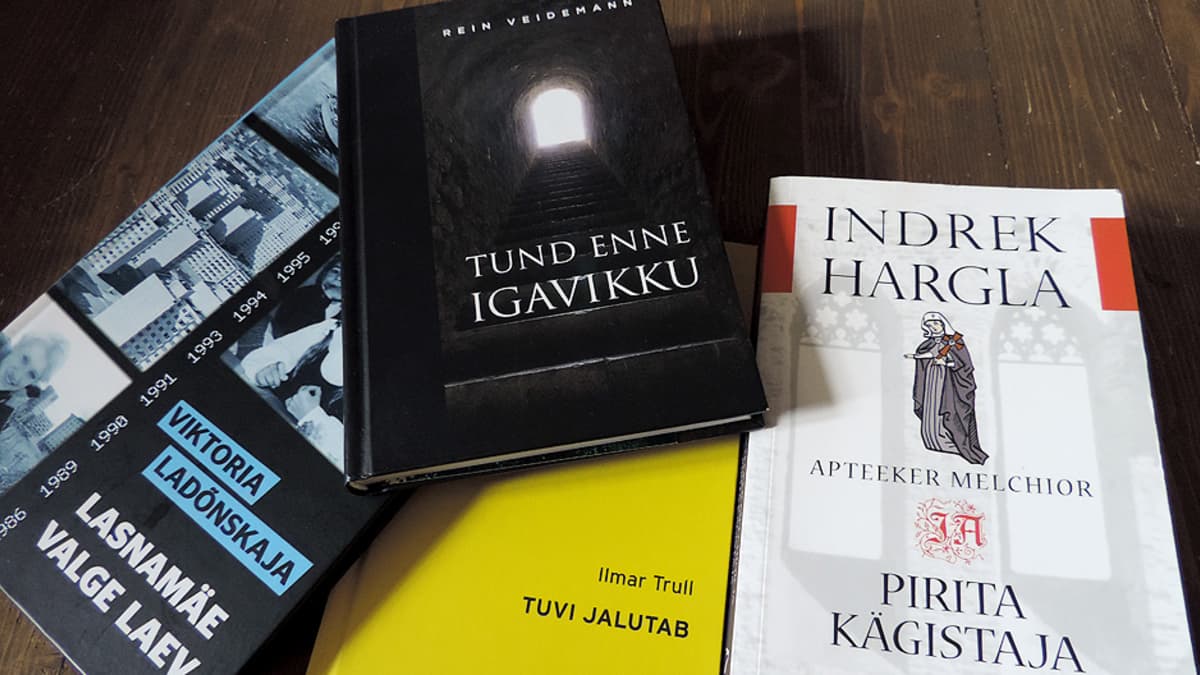 Vironkielisiä kirjoja.