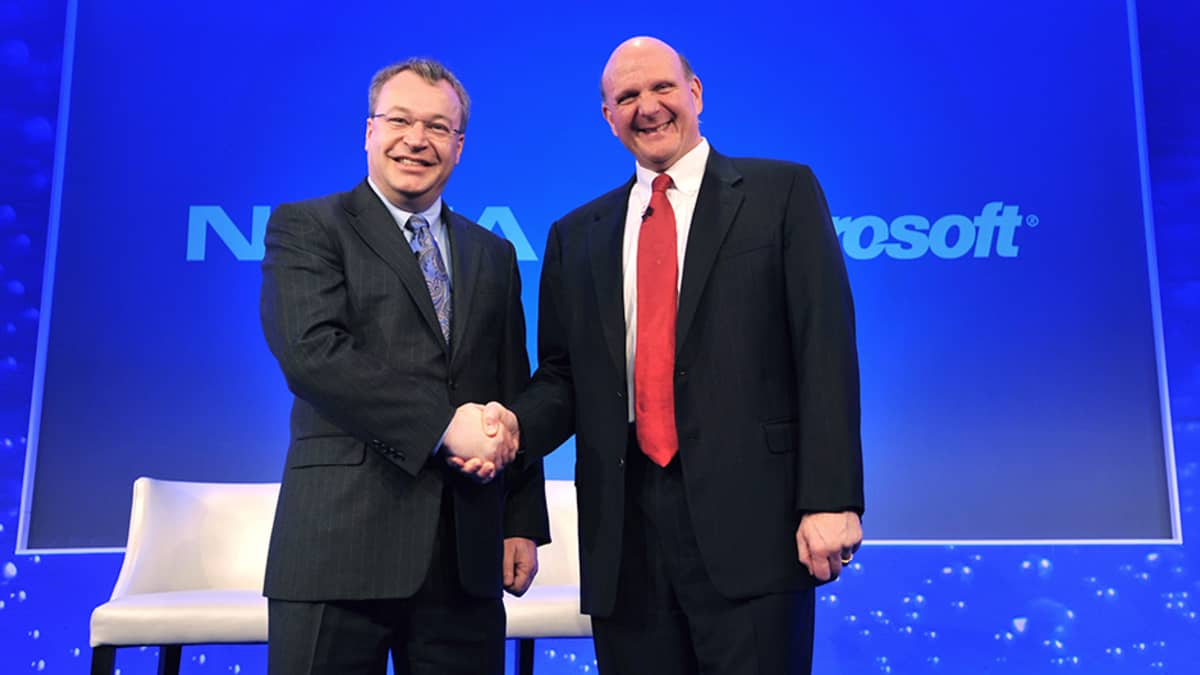 Stephen Elop ja Microsoftin toimitusjohtaja Steve Ballmer kuvattuna helmikuussa 2011.