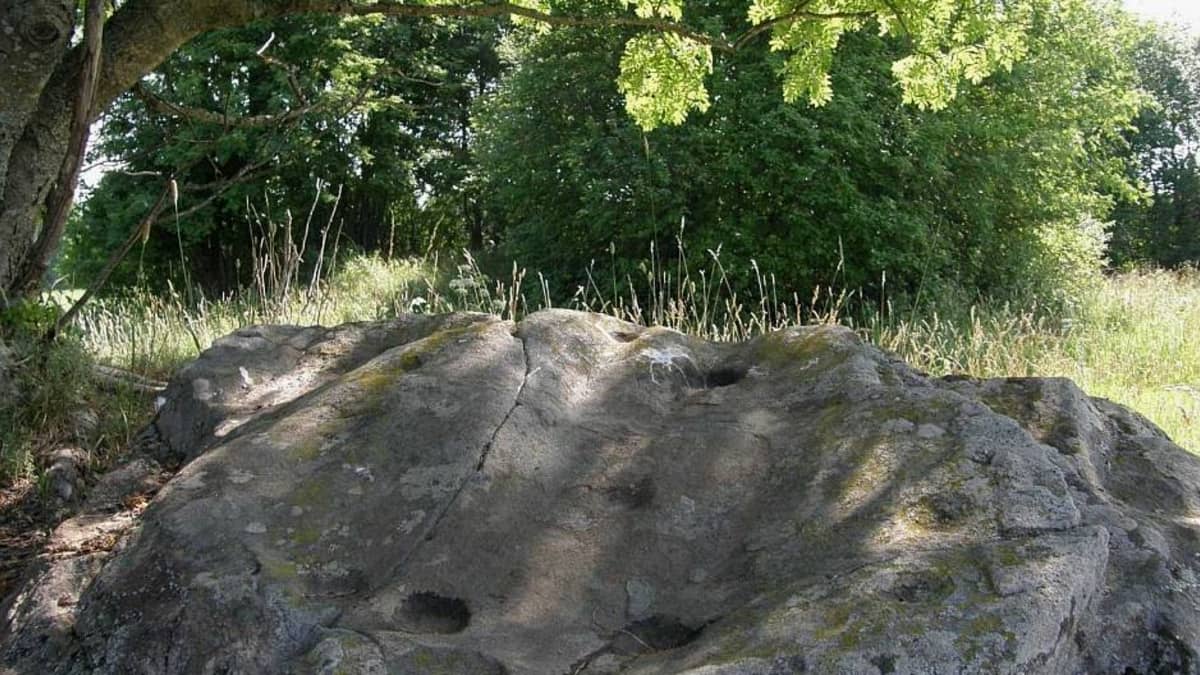 Esihistoriallisista kuppikivistä ei tiedetä juuri mitään, myöntää arkeologi  | Yle Uutiset