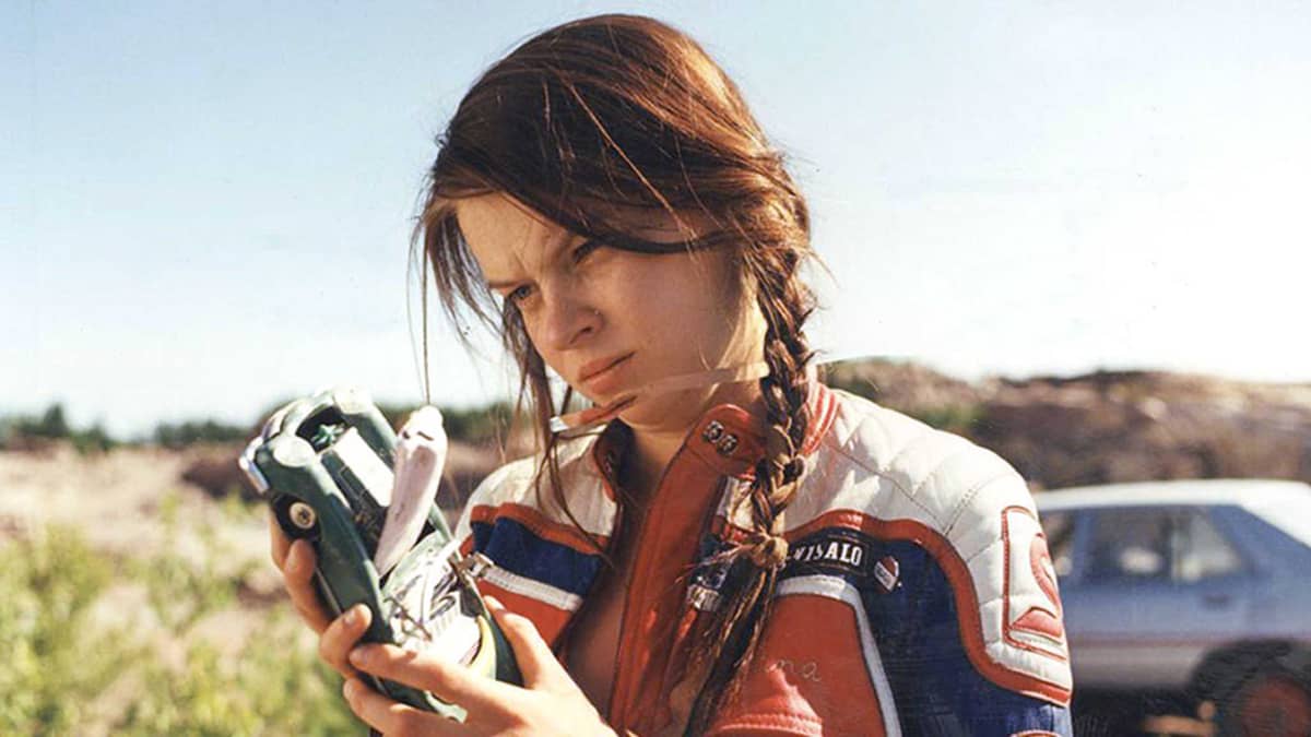 Elina Knihtilä on 2010-luvun kolmanneksi eniten elokuvarooleja tehnyt näyttelijä. Vuonna 1996 valmistuneessa elokuvassa Viisasten kivi hän esitti Henna-nimistä nuorta naista.
