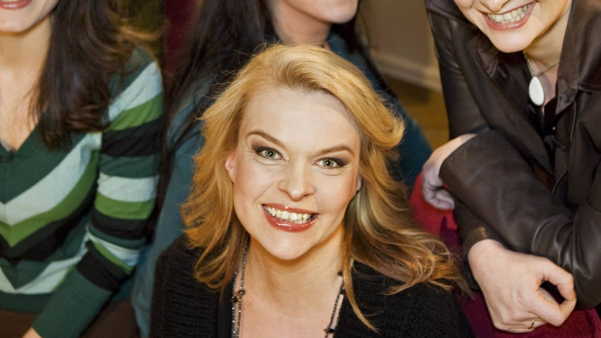 Elina Knihtilä.