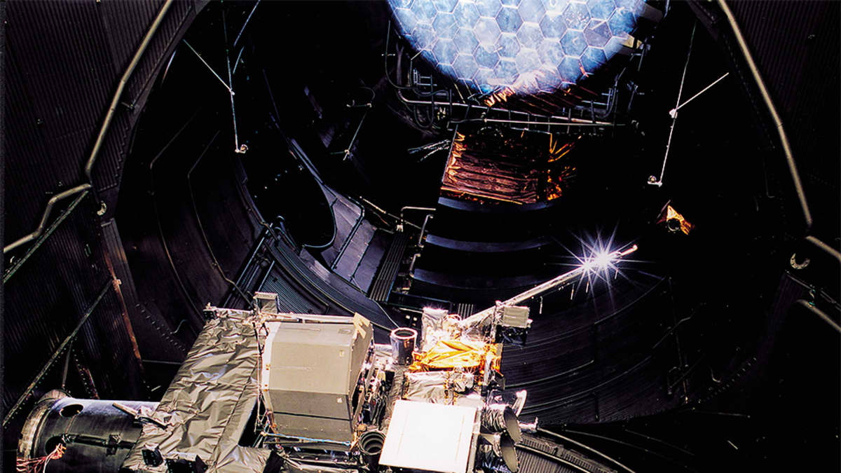 Rosetta-luotain testattavana ESA:n avaruussimulaattorissa.