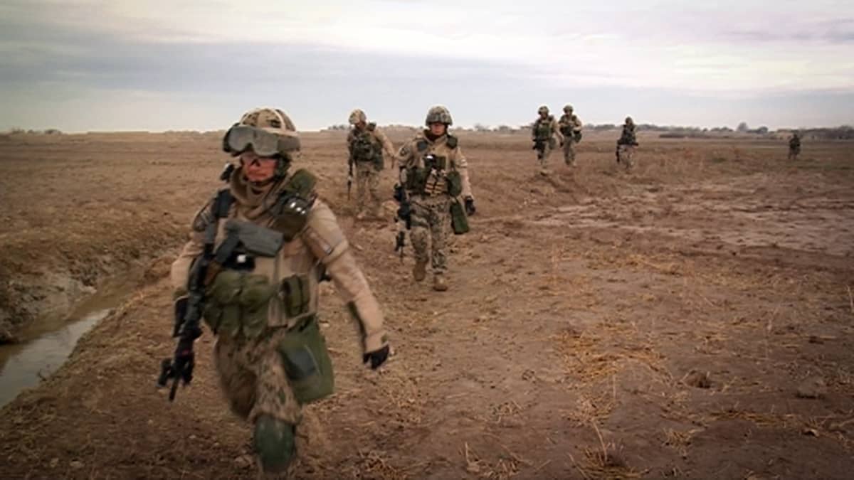 Suomalaisia rauhanturvaajia partioimassa Afganistanissa.