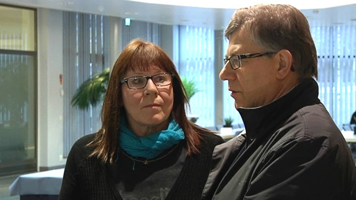 Irma Weckström ja Kari Urpilainen keskustelevat.