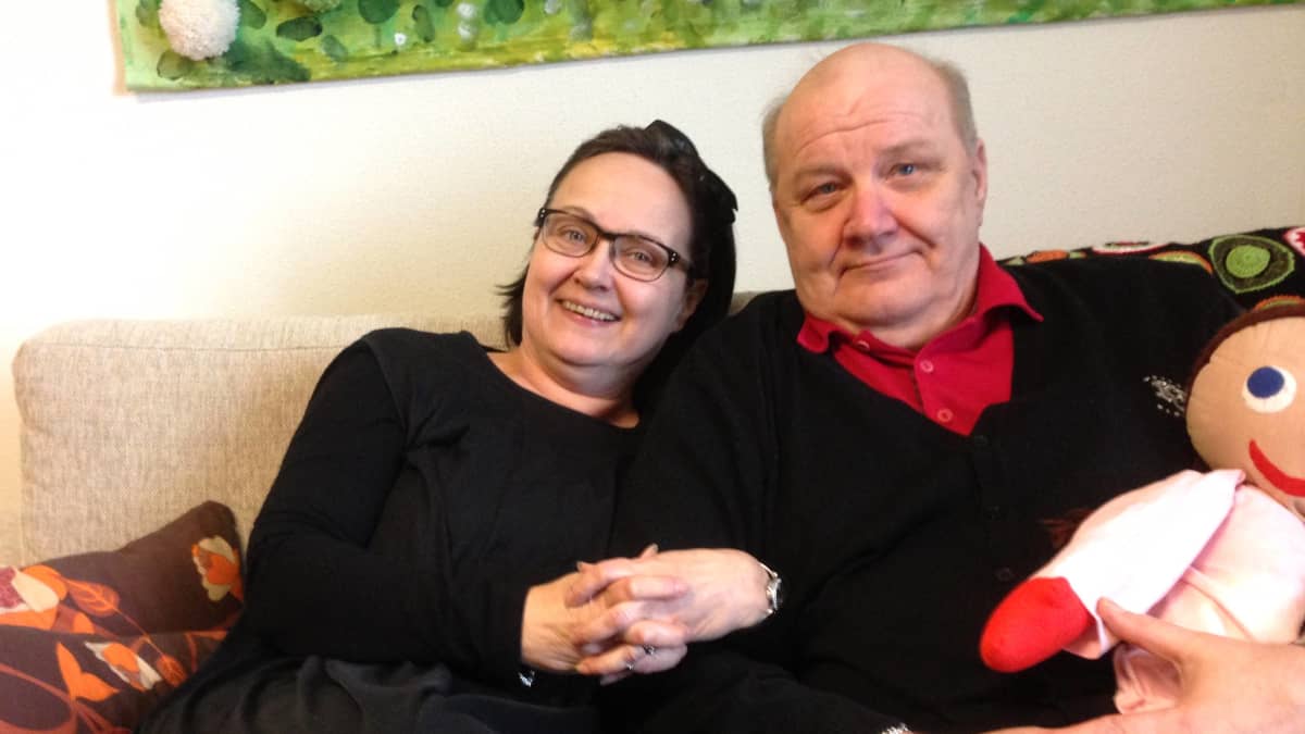Alzheimerin tautia sairastava Jouko Alho ja hänen vaimonsa Marja-Leena Alho