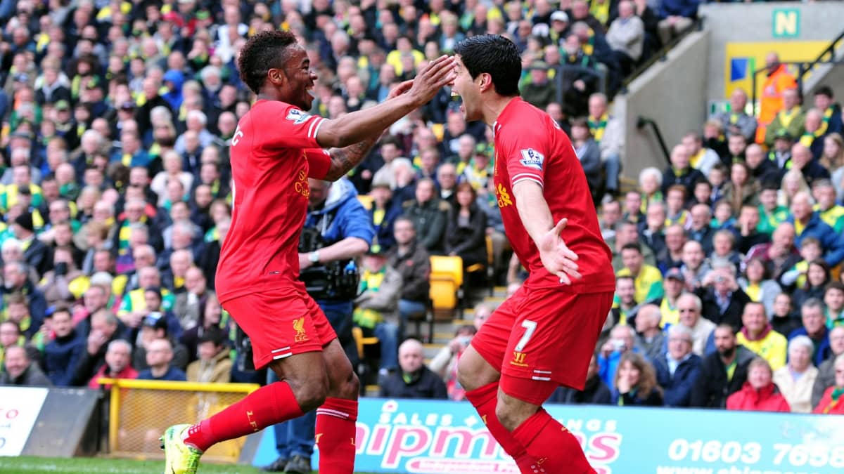 Raheem Sterling ja Luis Suarez juhlivat.