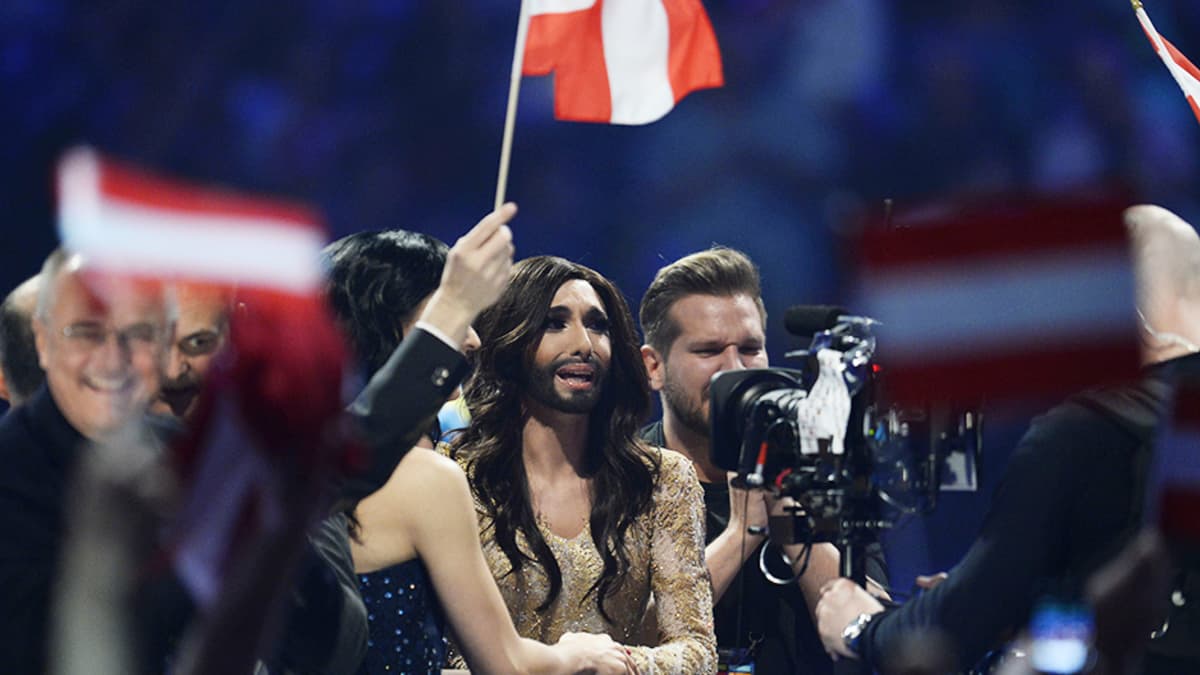 Conchita Wurst jännitti Euroviisufinaalin pistelaskentaa 10. toukokuuta.