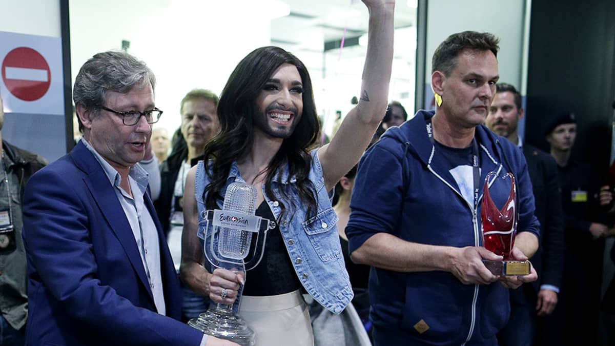 Euroviisujen vuoden 2014 voittaja Itävallan Conchita Wurst saapui Wienin lentokentälle 11. toukokuuta.