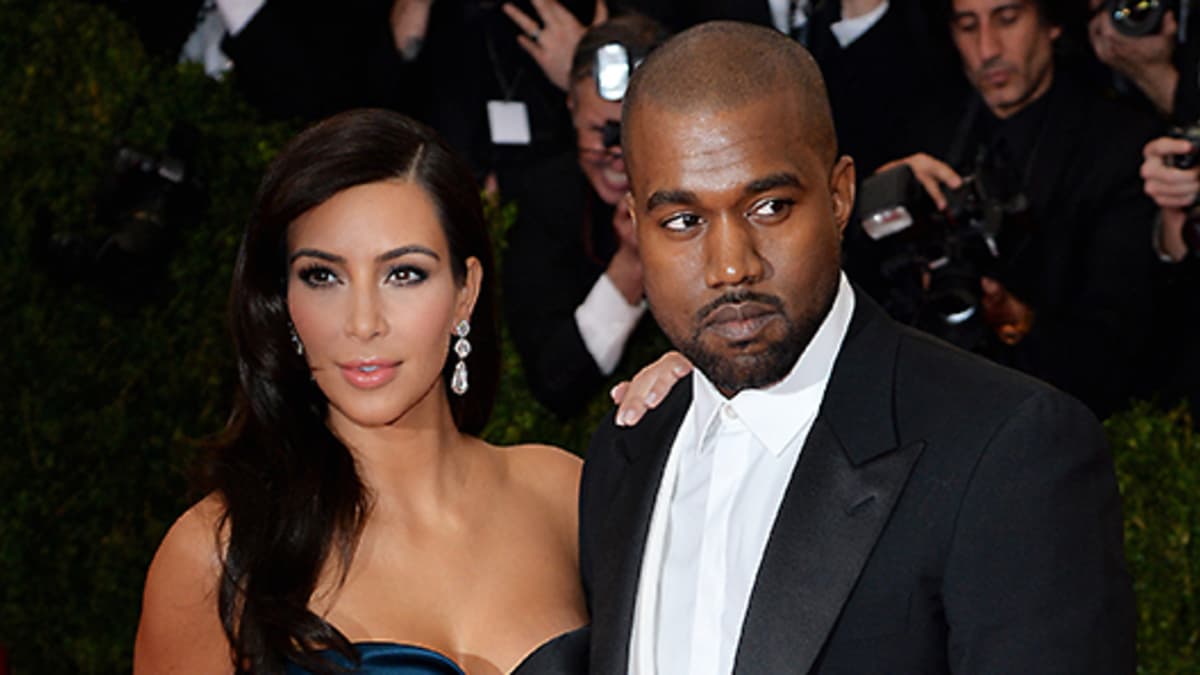Kim Kardashian ja Kanye West punaisella matolla New Yorkissa 5. toukokuuta 2014.