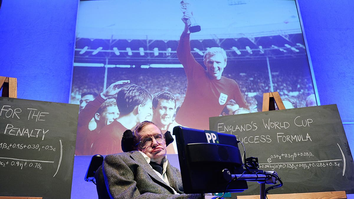 Fyysikko Stephen Hawking julkistamassa ennustuksensa Englannin tulevasta MM-menestyksestä.