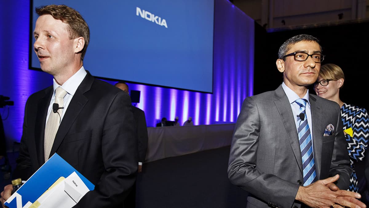 Nokian hallituksen puheenjohtaja Risto Siilasmaa (vas.) ja Nokian toimitusjohtaja Rajeev Suri kuvattuna 17. kesäkuuta Nokian yhtiökokouksessa Helsingissä. 