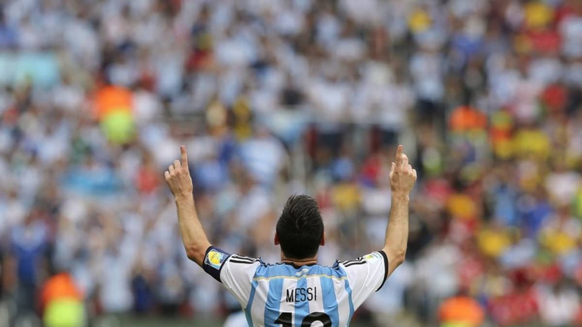 Argentiinan Lionel Messi tuulettaa.