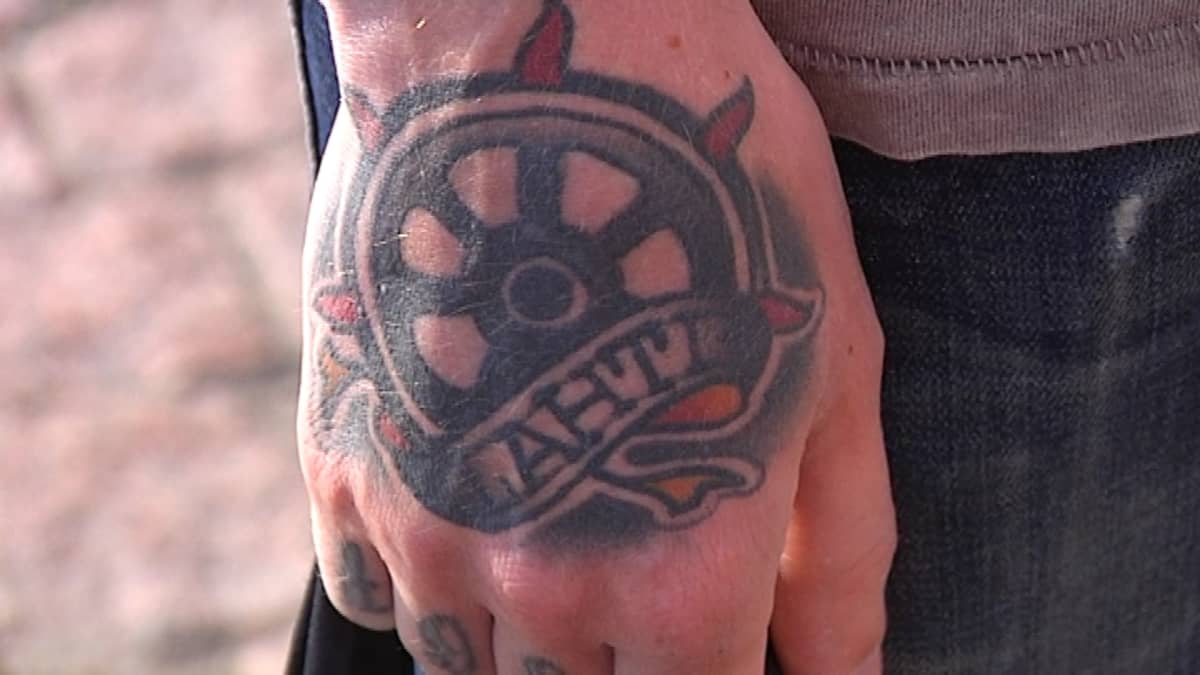 Kotiseuturakkaus kukoistaa tatuoinneissa | Yle Uutiset