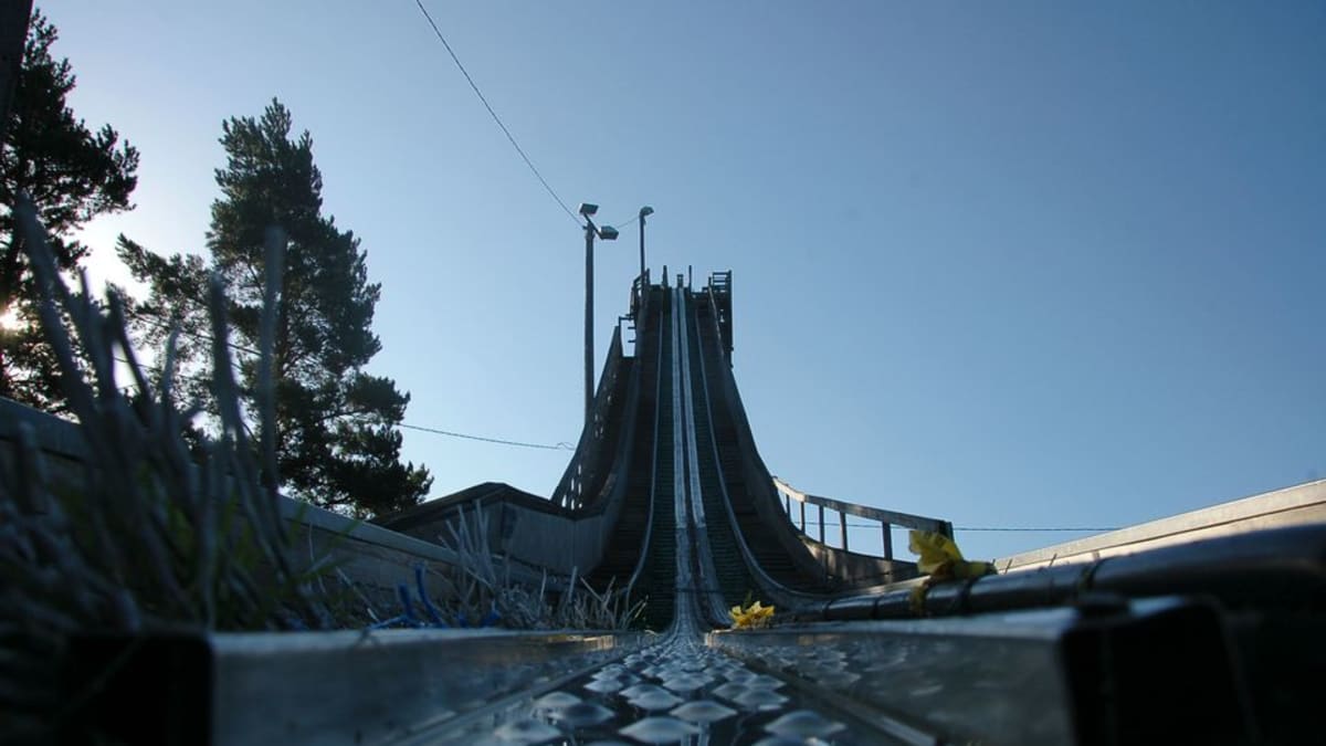 Herttoniemen mäkikeskuksen suurimman mäen korkeus on noin 30 metriä maan pinnasta ja 70 metriä merenpinnasta. Mäen K-piste on 46 metriä.