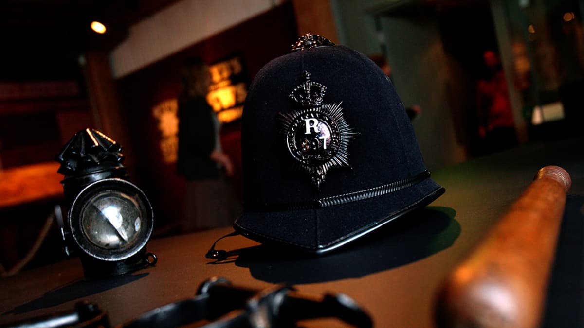 Viiltäjä-Jackin murhien aikaisia poliisivarusteita esillä museossa Lontoossa toukokuussa 2008.