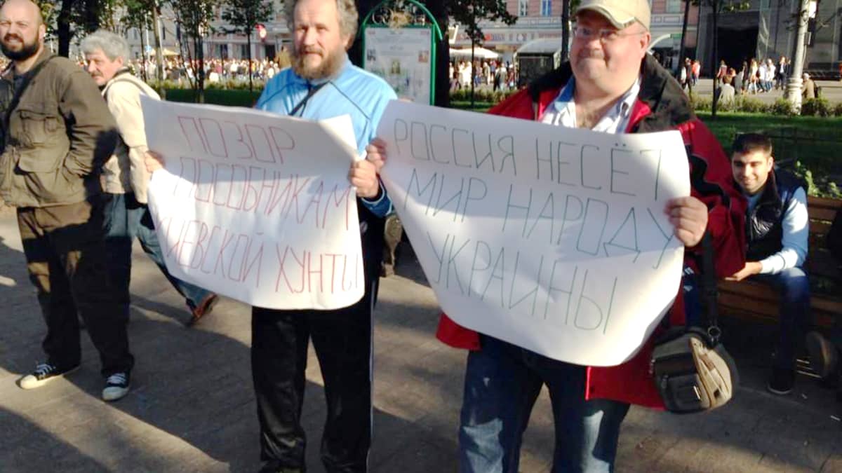 Mielenosoittajia Moskovassa.