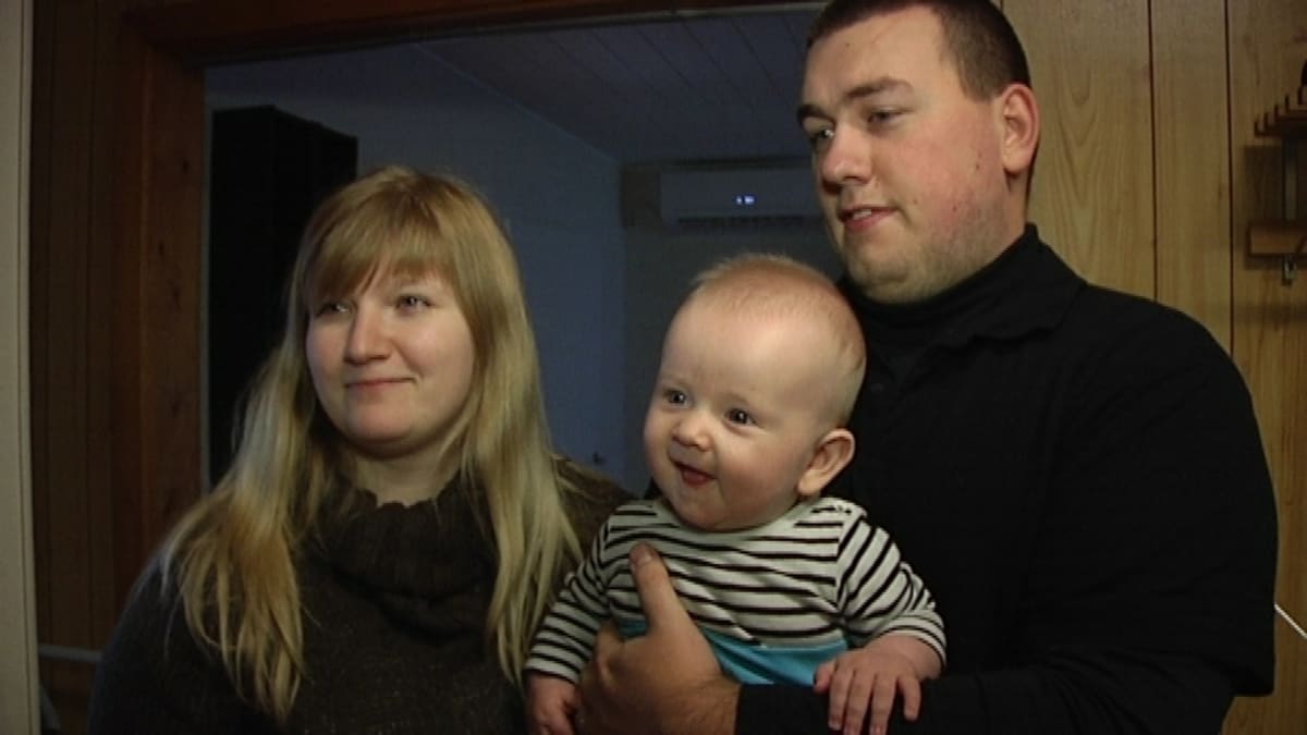 Anna, Jerry ja Tom Haavisto pääsevät muuttamaan uuteen kotiin.