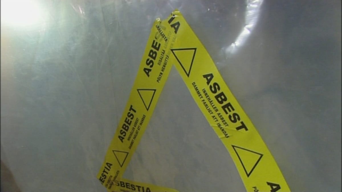 Kuvairroitus Suomi Expressin asbestia käsittelevästä jutusta vuodelta 2010