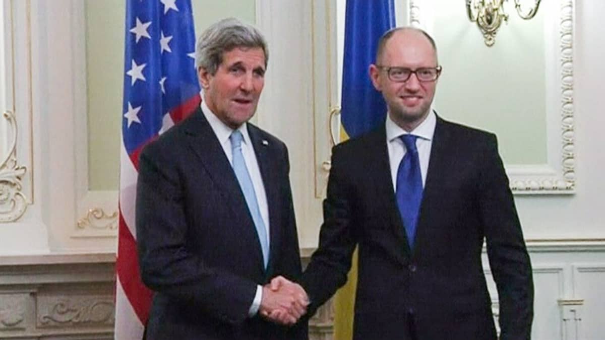 John Kerry ja Arseni Jatsenjuk.