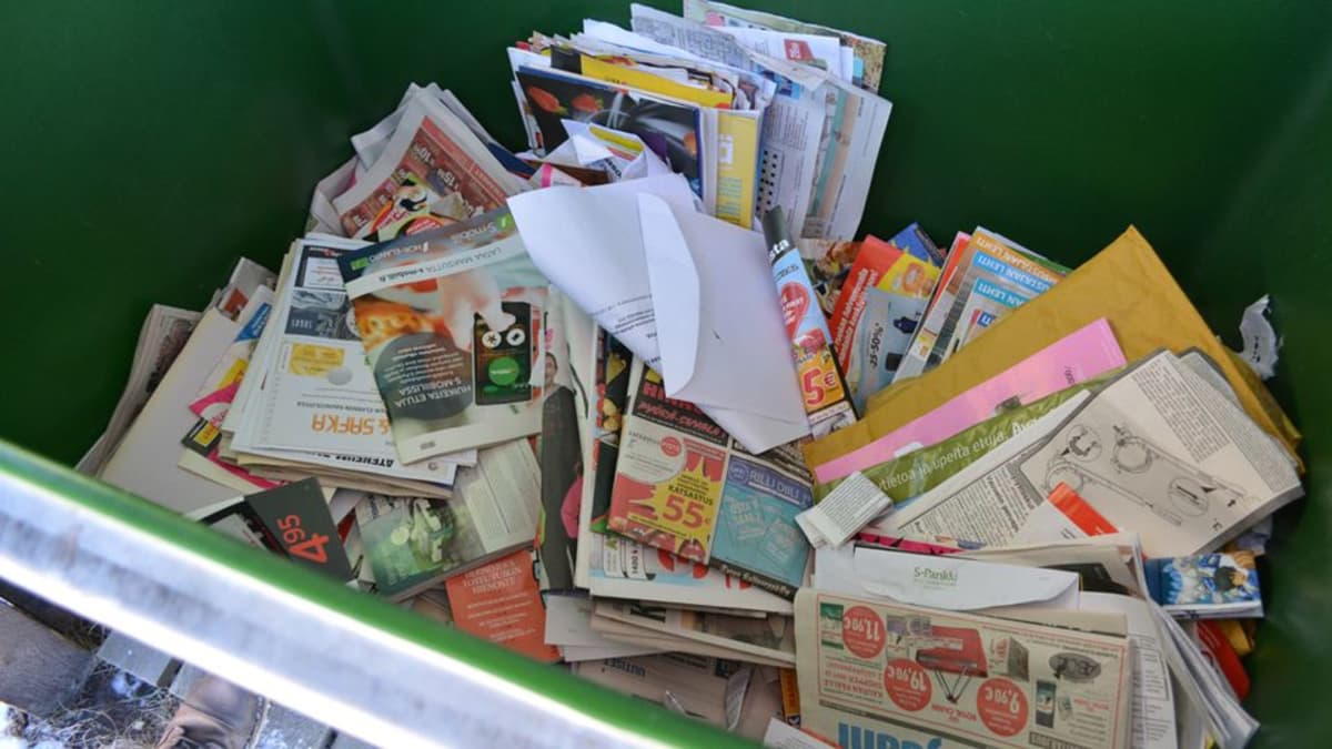 Paperinkeräyksen tarve vähenee, kun yhä useampi lukee lehtensä verkossa |  Yle Uutiset