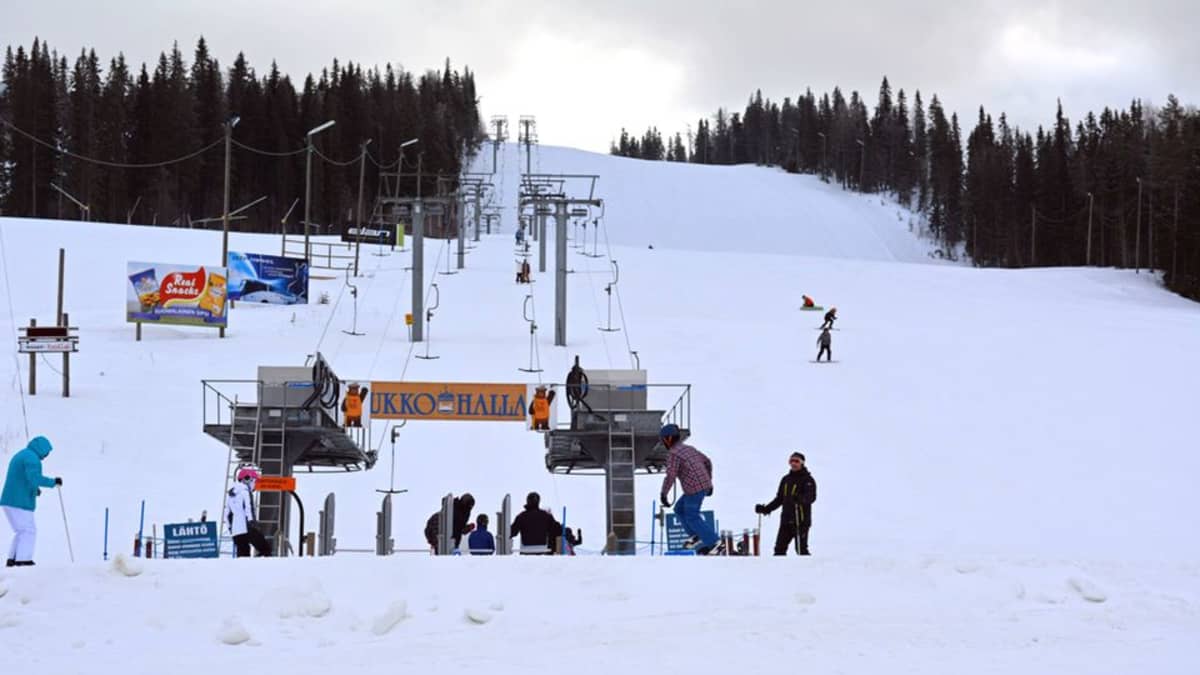 Ukkohalla-Paljakassa matkailijoiden määrä kasvoi, Vuokatin talvi oli  keskitasoa | Yle Uutiset