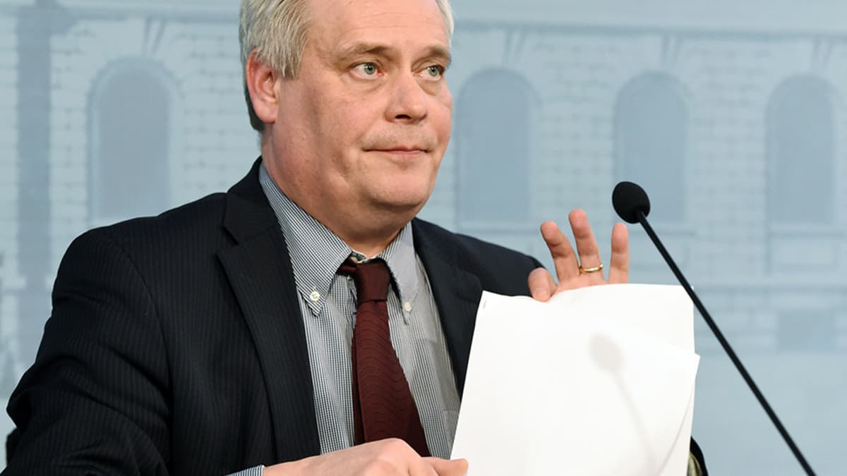 Valtiovarainministeri Antti Rinne piti euroryhmän puhelinkokouksen jälkeen tiedotustilaisuuden Helsingissä 24. helmikuuta.