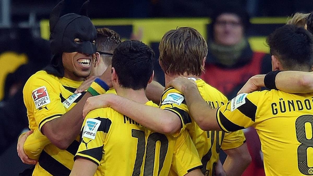 Batman ja Zorro Dortmundin sankareita derbyssä | Yle Urheilu