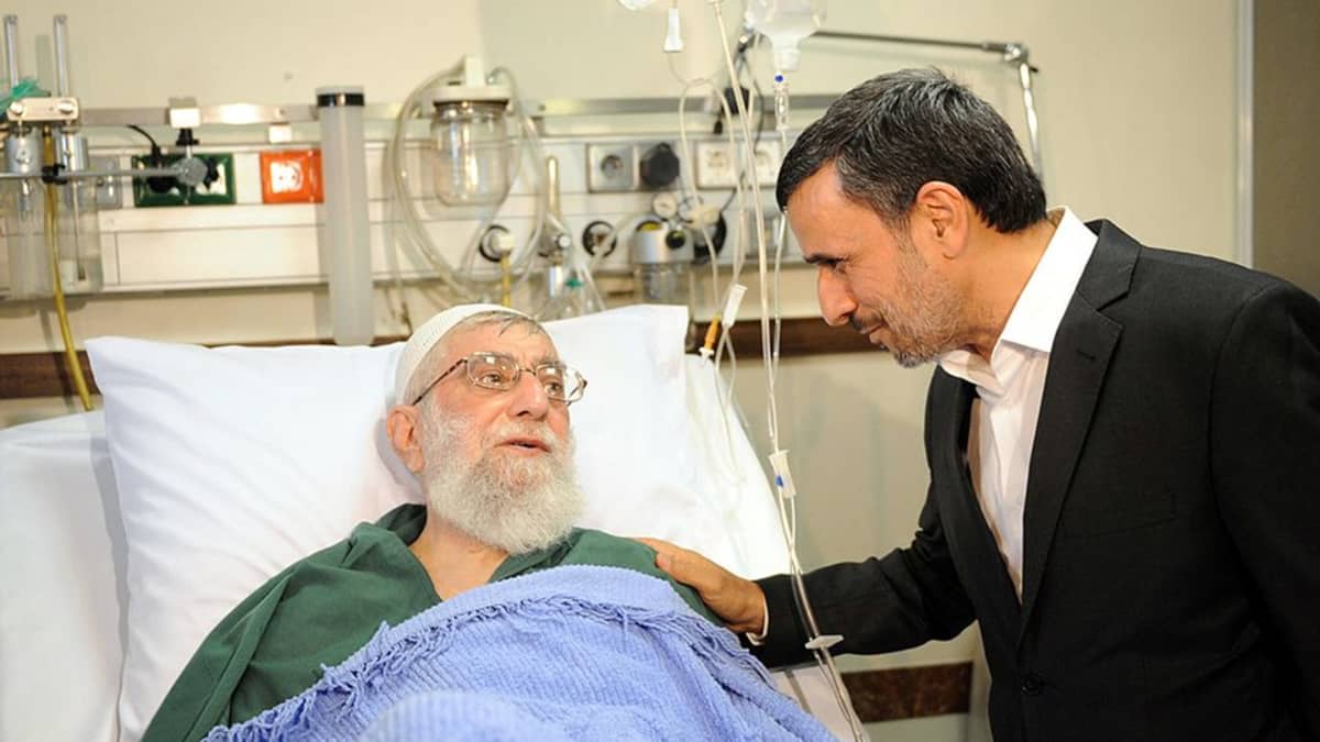 Iranin entinen presidentti Mahmoud Ahmadinejad vieraili ajatollah Ali Khameneinin luona syyskuussa 2014.