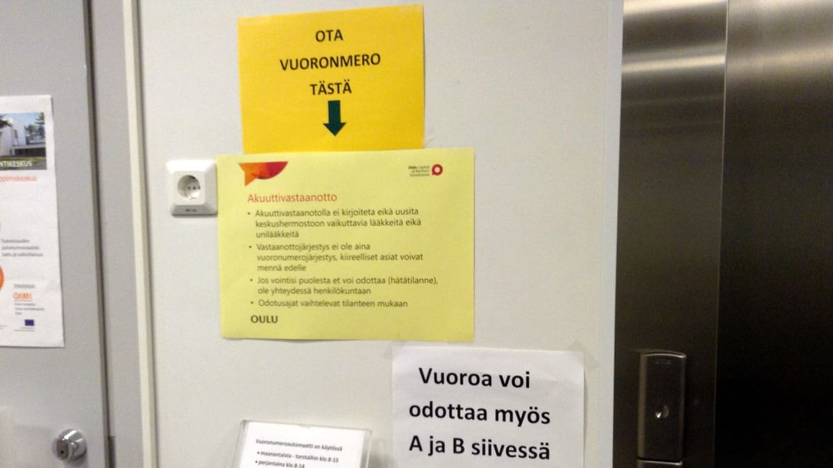Oulun Kontinkankaan akuuttivastaanotolle tulija ohjeistetaan toimimaan oikein.