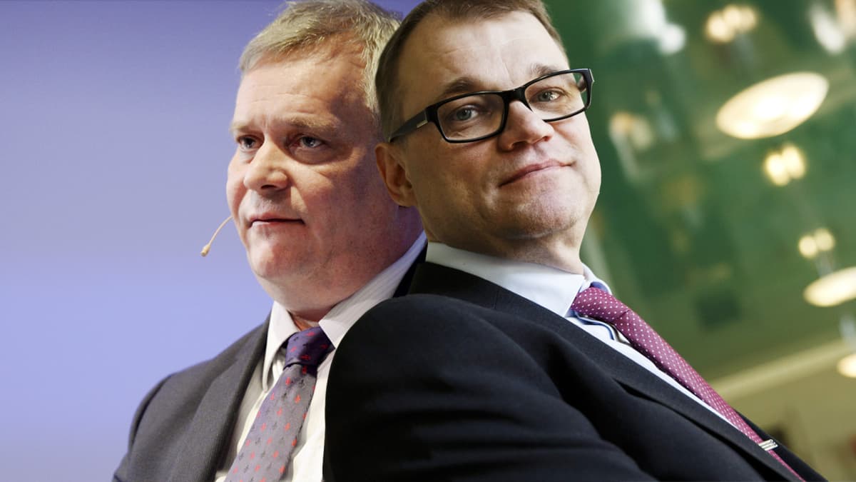 SDP:n puheenjohtajan Antti Rinne (kuvassa vasemmalla) ja Keskustan puheenjohtaja Juha Sipilä.