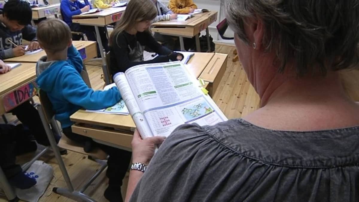 Koulunkäyntiavustaja ja lapsia