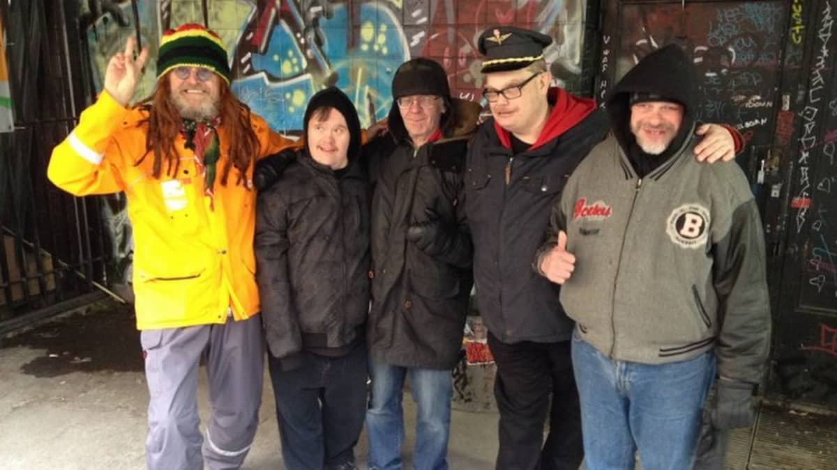 Punk band Pertti Kurikan Nimipäivät and Pelle Miljoona (left) on Wednesday.