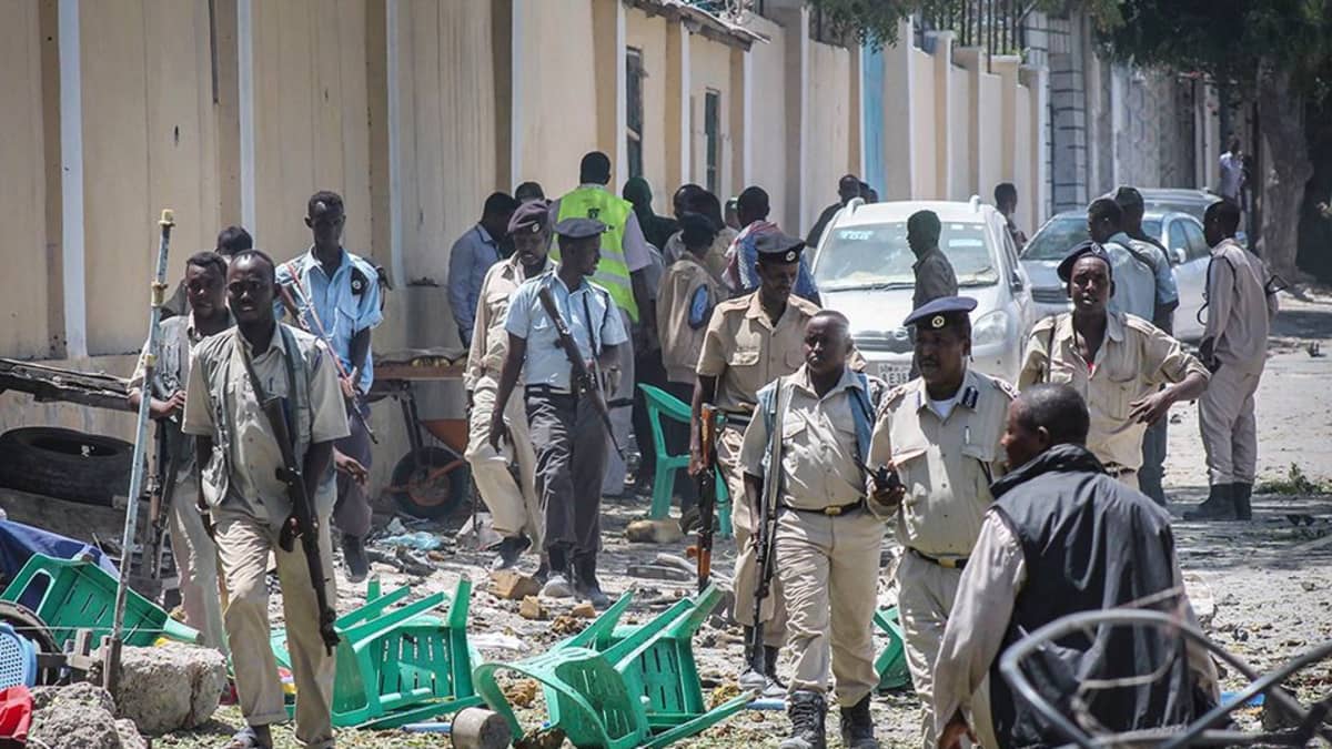 Terroristijärjestö al-Shabaab iski tistaina Mogadishussa opetusministeriöön.
