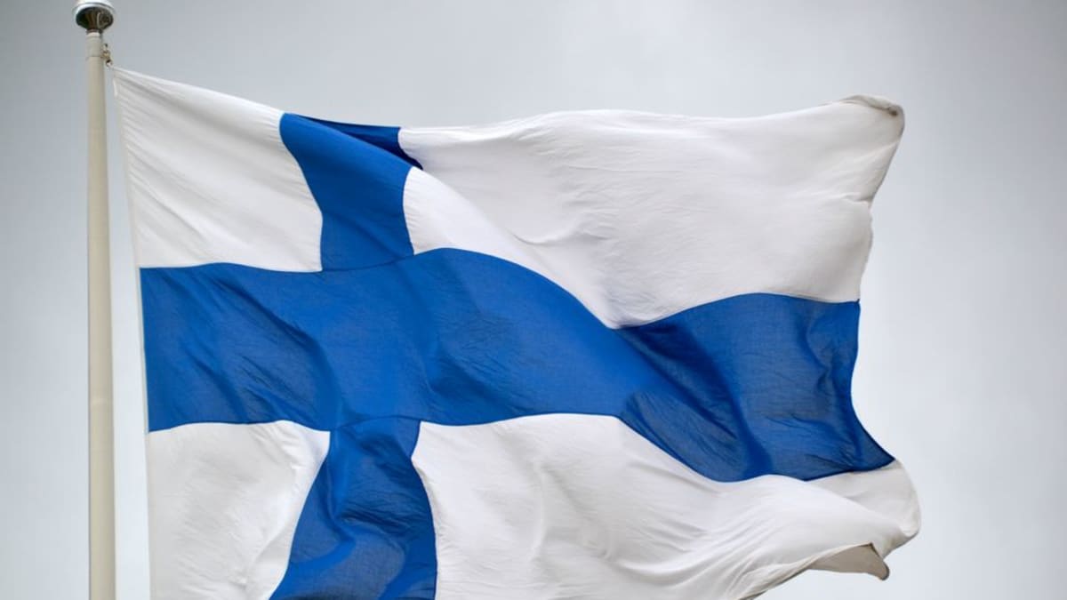 Lippu salkoon MM-kullan tai lemmikin syntymäpäivän kunniaksi – enemmänkin  saisi liputtaa | Yle Uutiset