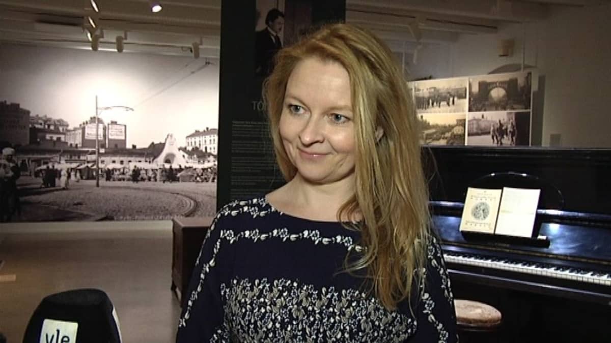 käsikirjoittaja, kirjailija Anna Kortelainen