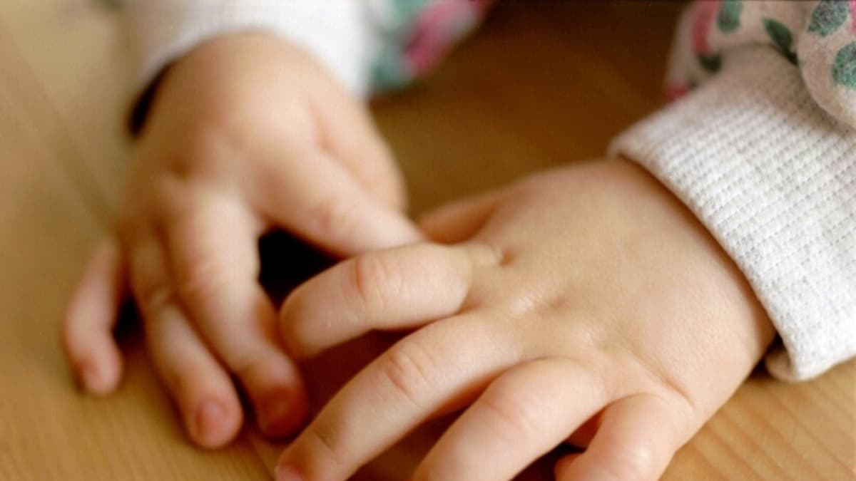 Vauvan kädet.