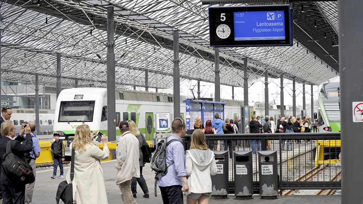 Lentoaseman juna-asema aukeaa huomenna | Yle Uutiset
