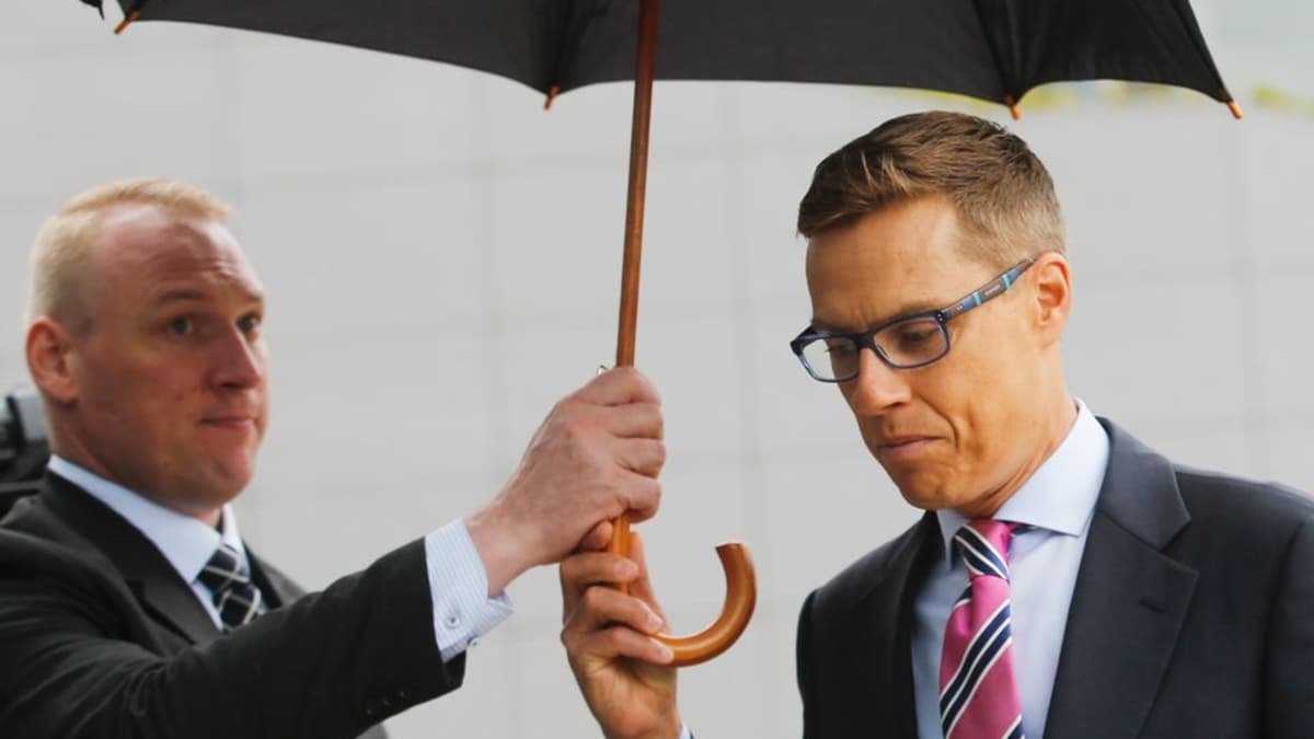 Valtiovarainministeri Stubb (kok.) saapui suununtain euroryhmän kokoukseen Bsysselissä.