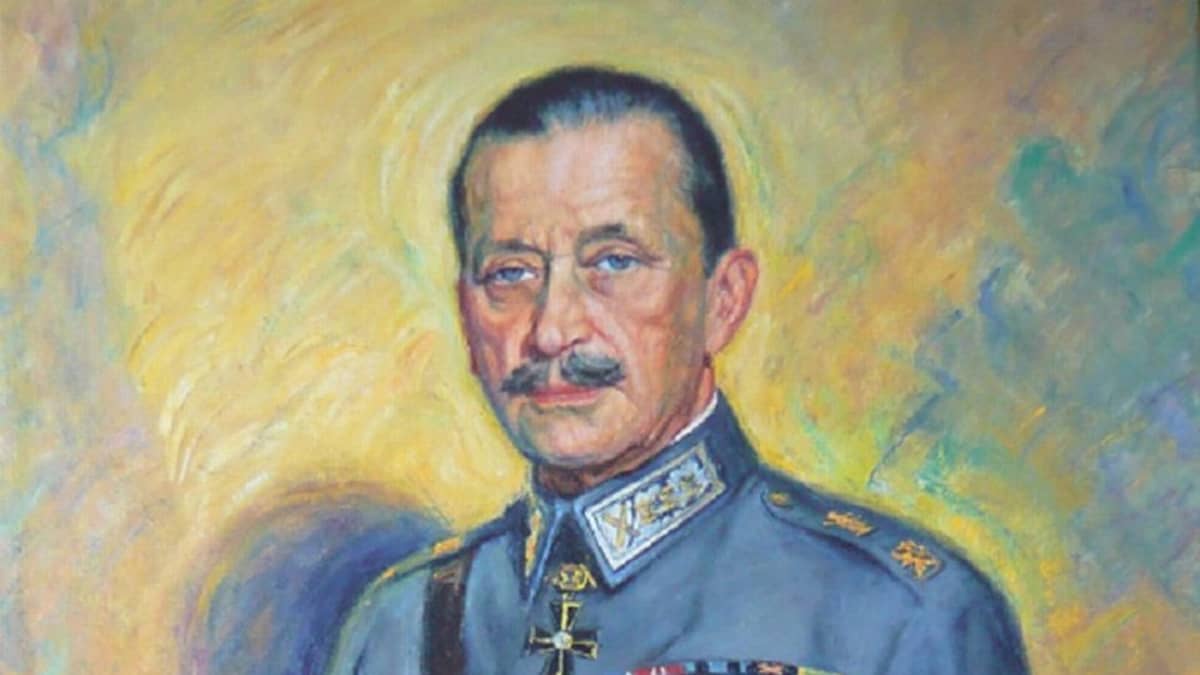 Ylipäällikön päiväkäskyt -kirjan kansi