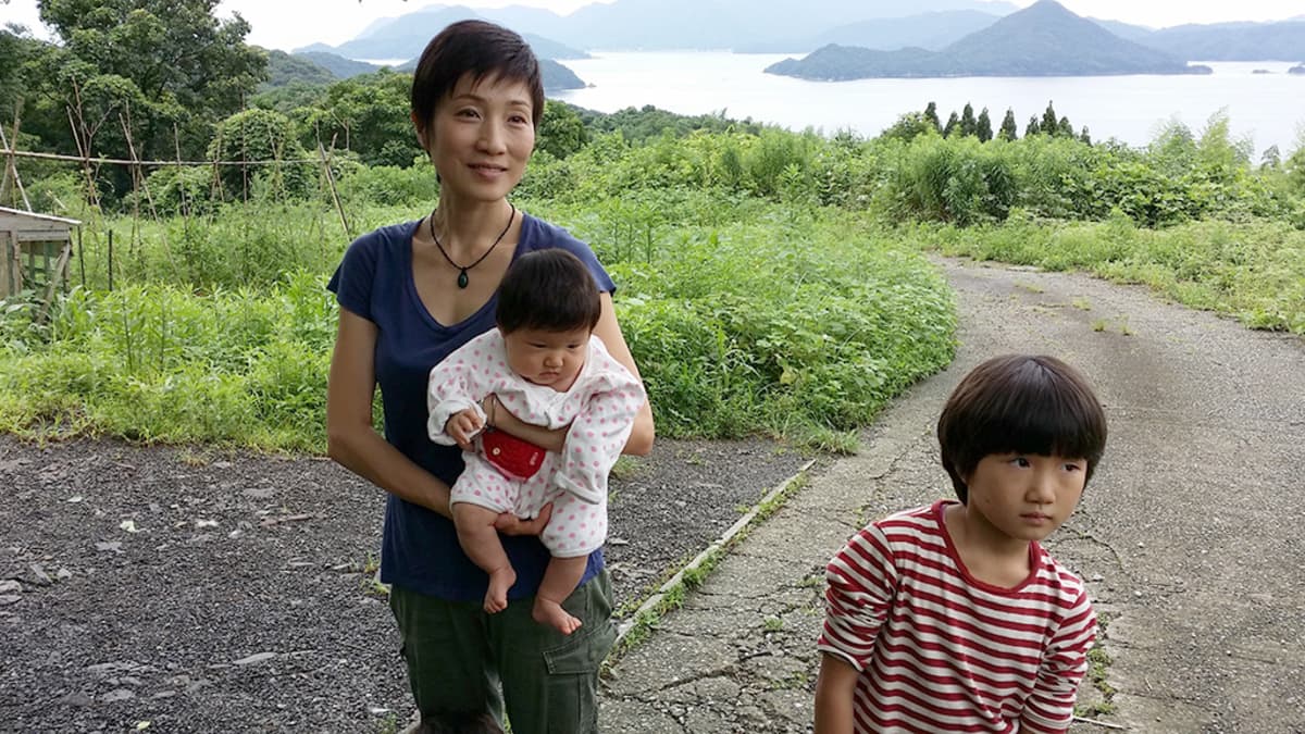 Osamu Yamashita perheineen muutti Kyuskun saarelle Tokiosta Fukushiman onnettomuuden jälkeen.