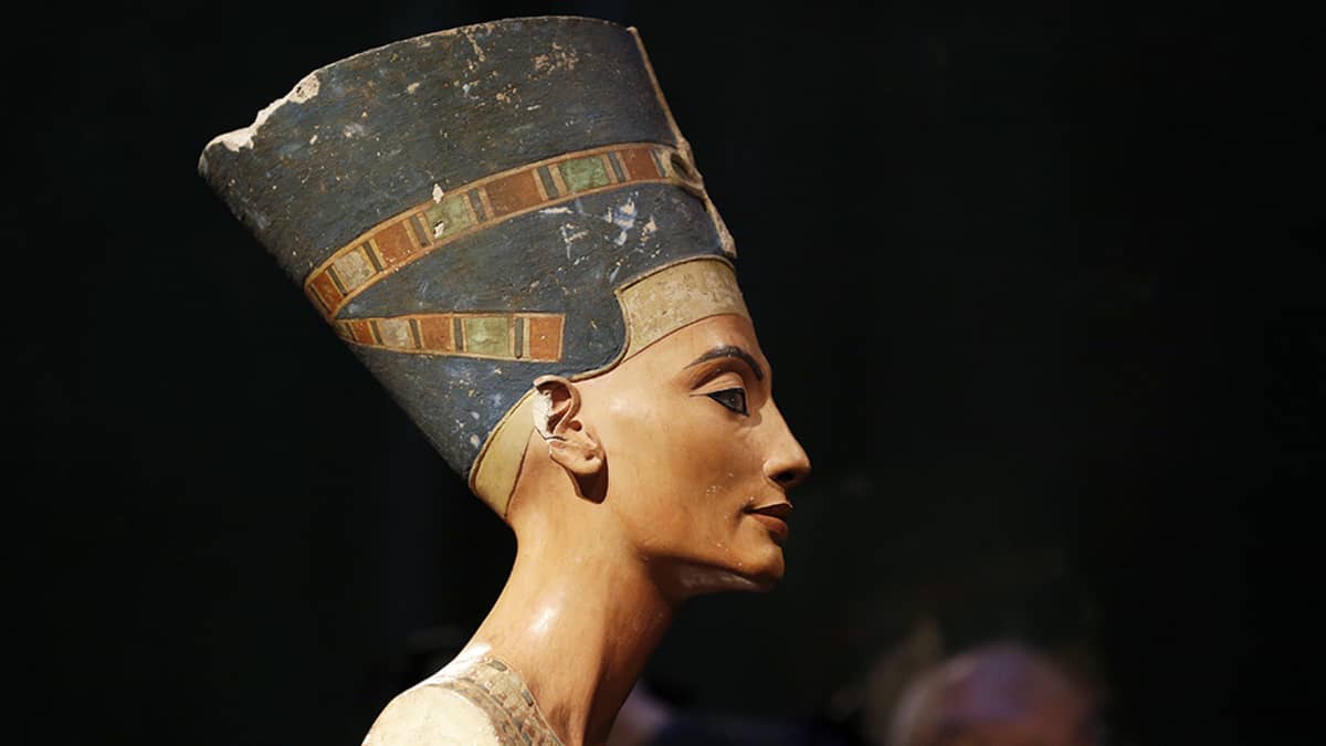Nefertitin rintakuva Berliinin Neues Museumissa.