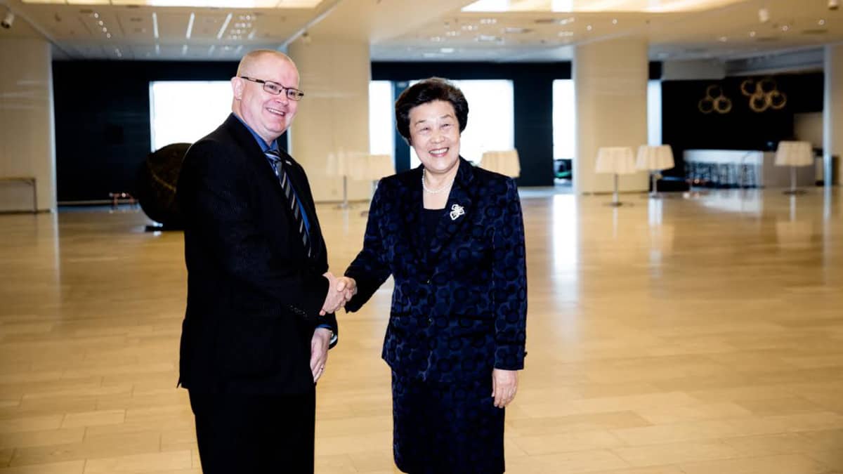Työ- ja oikeusministeri Jari Lindström (ps.) tapasi Kiinan oikeusministerin Wu Aiyingin.