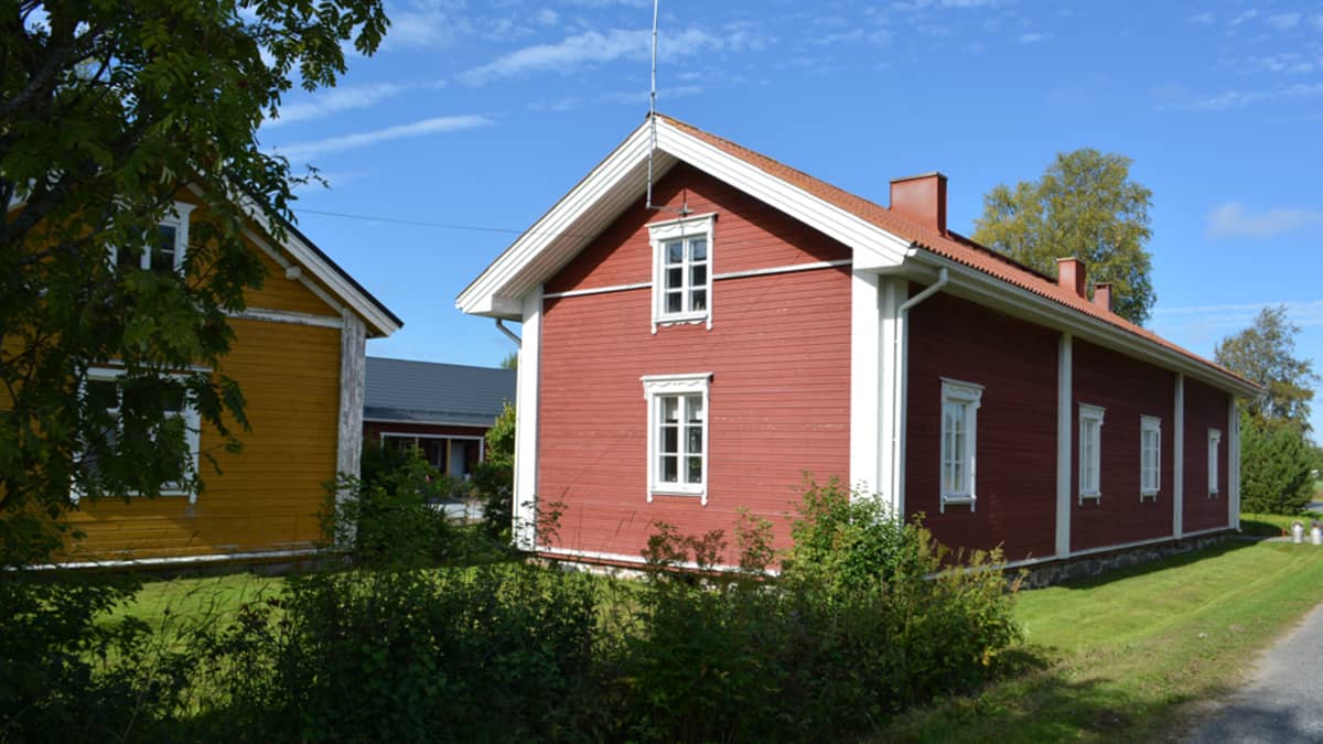 Rakennuksia Simonkylässä. 