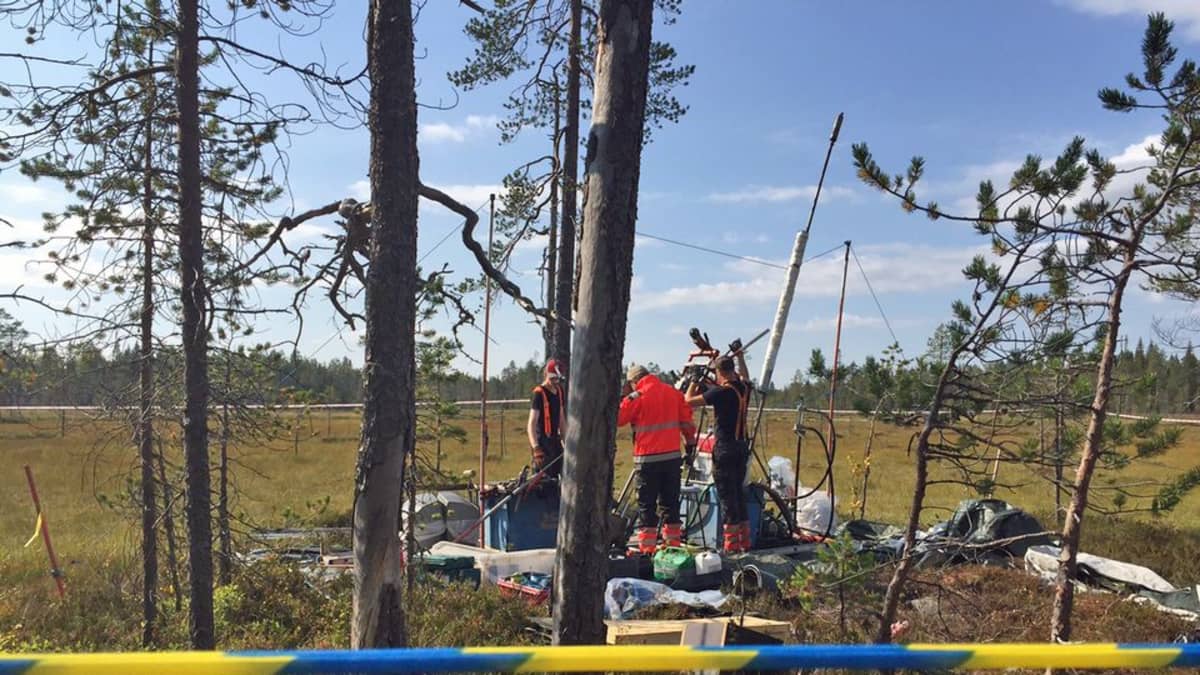 Malminetsintäyhtiö Mawsonin kevytkairauslaitetta huolletaan Natura-alueella Ylitorniolla 25.8.2015