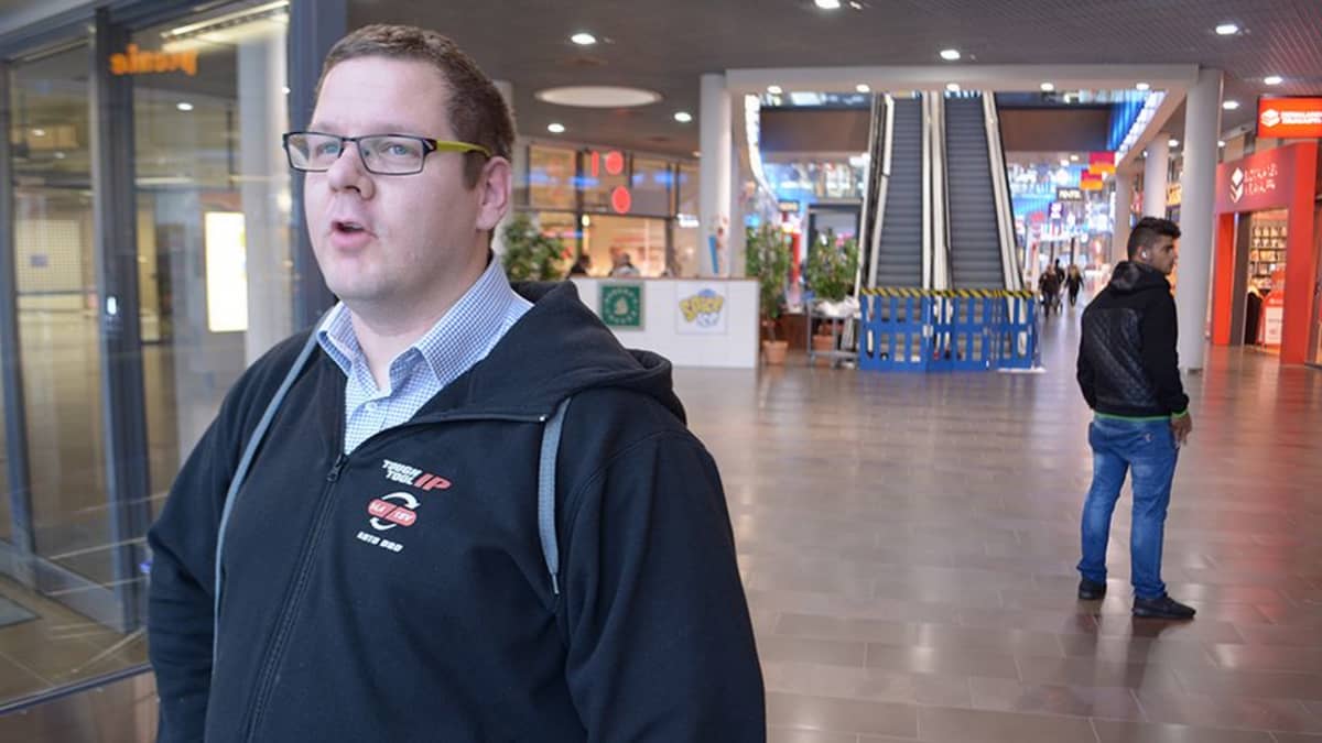 Torniolainen Kai Hurula kauppakeskus Rajalla.