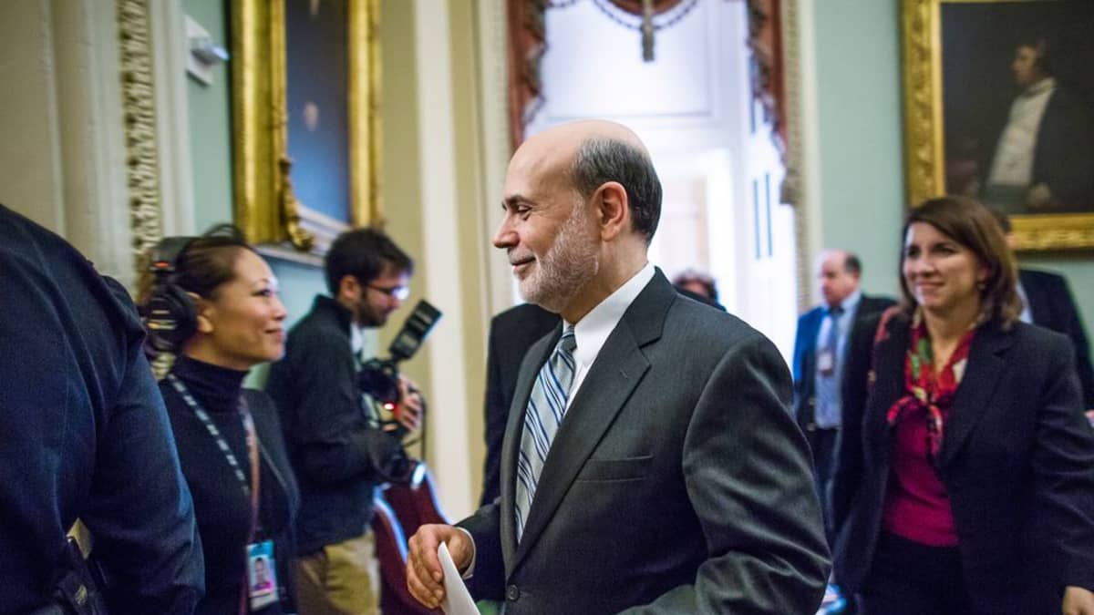 Yhdysvaltain keskuspankin edellinen pääjohtaja Ben Bernanke puhu  yritysjohtajille suunnatussa seminaarissa Helsingissä. Valokuvassa Bernake on Washingtonissa vuonna 2014.