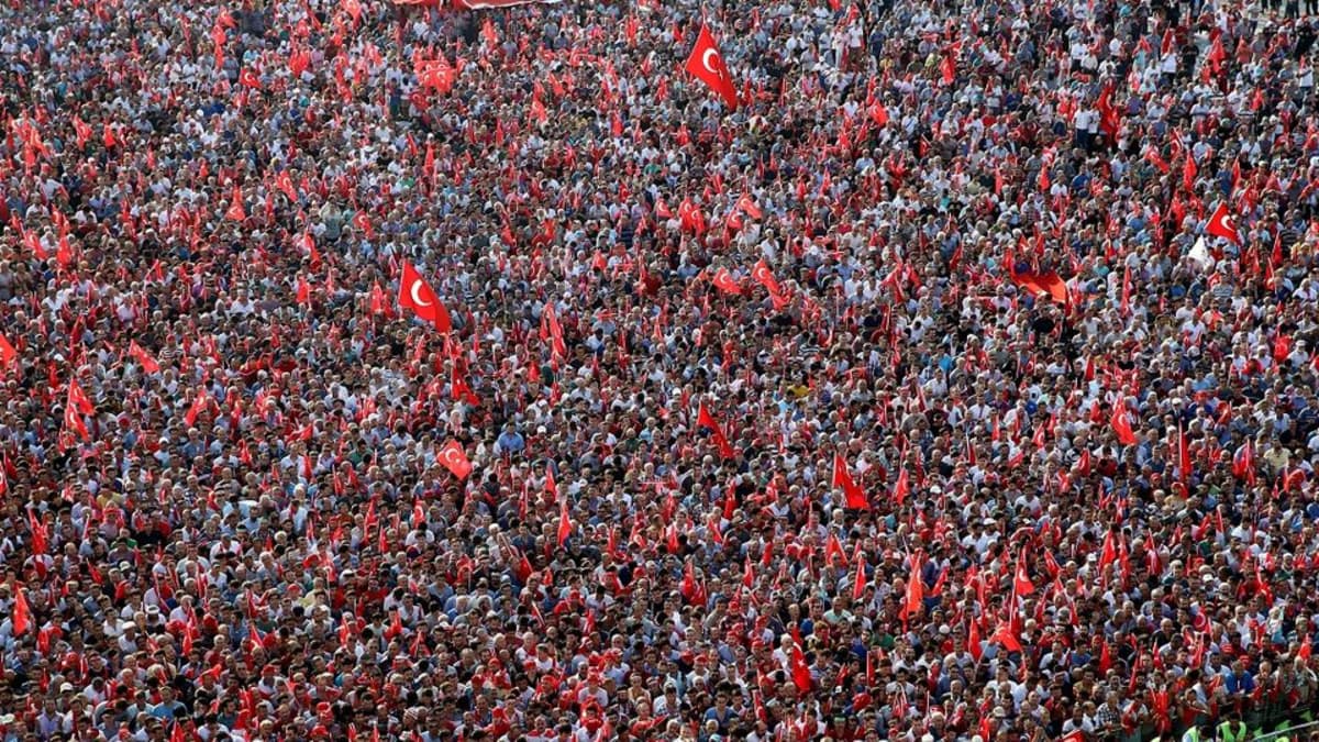 PKK:n vastainen mielenosoitus Istanbulissa Turkissa 20. syyskuuta 2015.