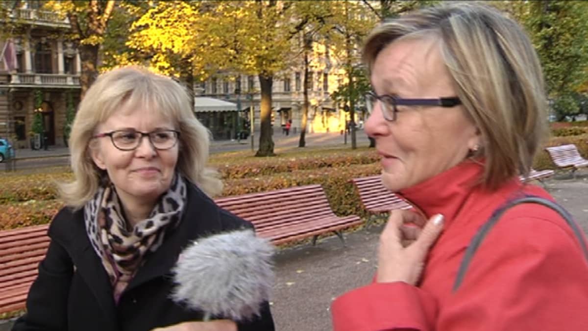 Marjukka Havumäki haastattelee.