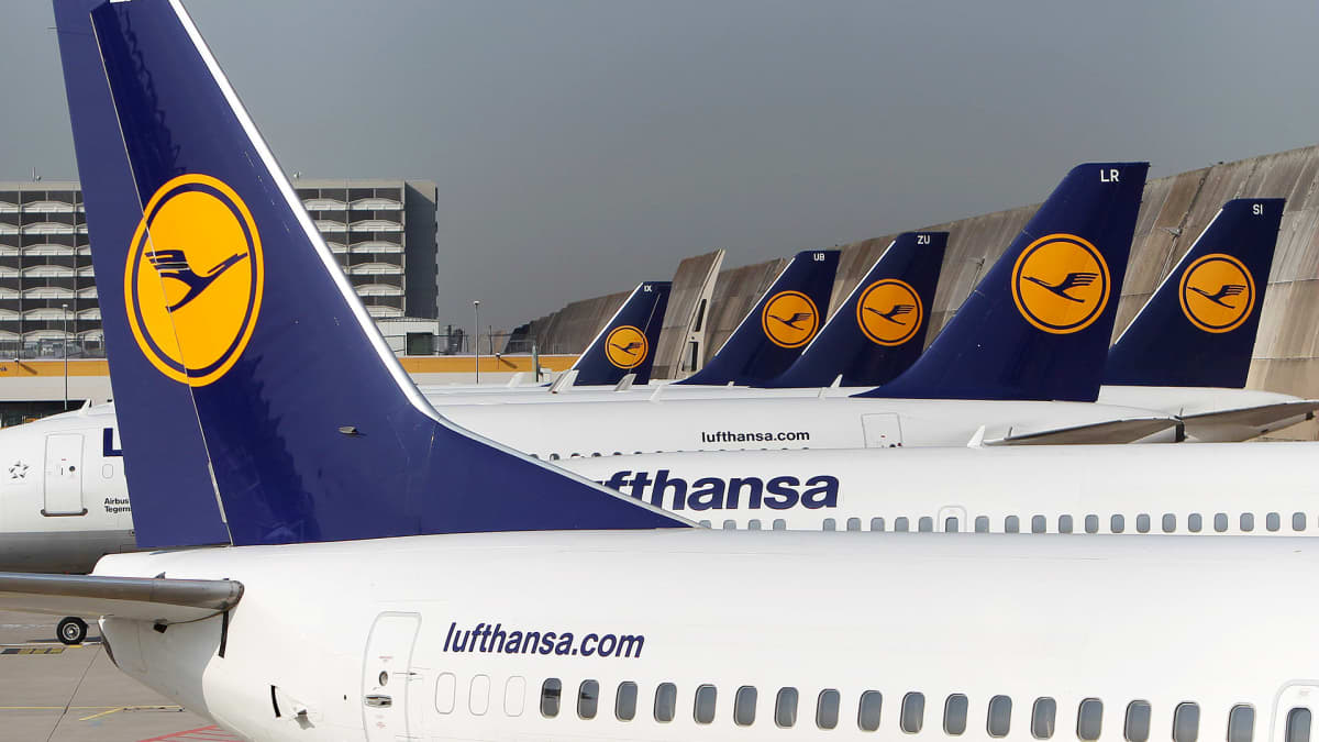 Lufthansan lentokoneita lentokentällä Frankfurtissa.
